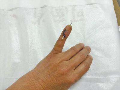 老人內(nèi)急車(chē)站上廁所被拒 兒子討說(shuō)法遭群毆