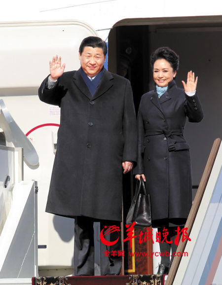 國家主席習近平首次出訪俄羅斯，夫人彭麗媛陪同。