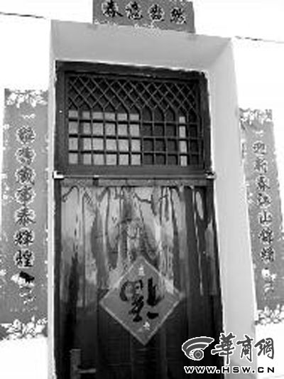 昨日中午，張某辦公室大門緊閉。