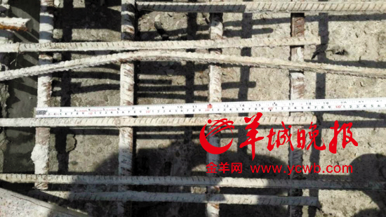 黃建清提供的E出入口鋼筋間距，顯示為15厘米