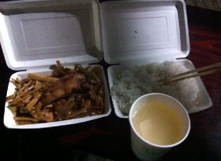 45元的盒飯,三菜一湯。