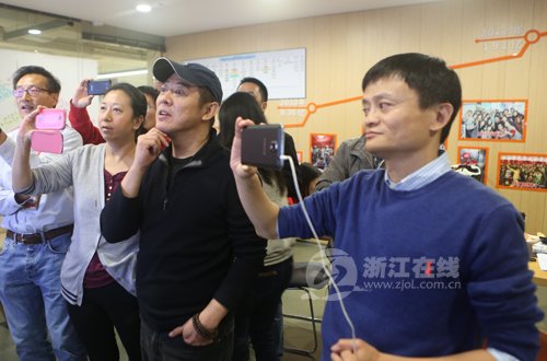 李連杰現(xiàn)身阿里巴巴，助陣雙十一。