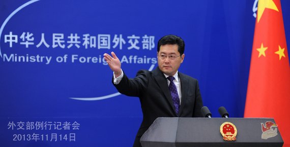 2013年11月14日，外交部發(fā)言人秦剛主持例行記者會(huì)。