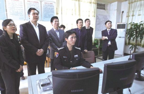 國家民政部農(nóng)村社區(qū)驗(yàn)收評(píng)估組對(duì)南海區(qū)農(nóng)村社區(qū)建設(shè)進(jìn)行檢查驗(yàn)收。