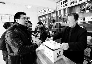 4月2日，福建省古田縣紀(jì)委、監(jiān)察局成立清明節(jié)專項督查組，對違反“八項規(guī)定”行為進行監(jiān)督檢查。新華社發(fā)