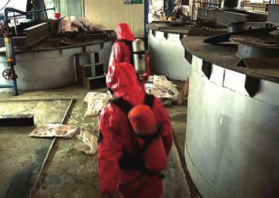 7日凌晨，青海省海東市平安縣鑫海資源開發(fā)有限責(zé)任公司元石山鎳鐵礦廠浸出車間內(nèi)發(fā)生有毒氣體中毒事故，造成2死6傷，醫(yī)院臨床判斷為疑似硫化氫中毒。目前有關(guān)部門正在調(diào)查有毒氣體來源。