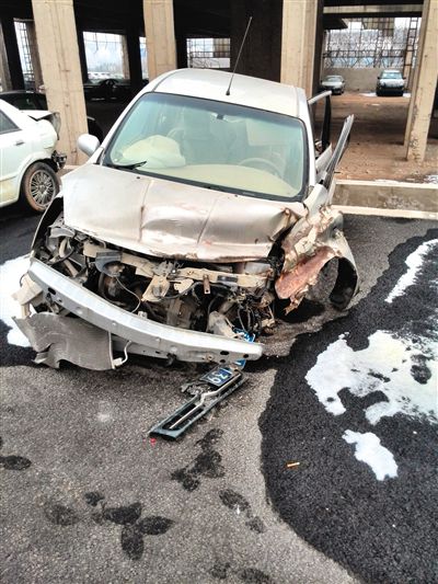 事發(fā)轎車。吳英供圖