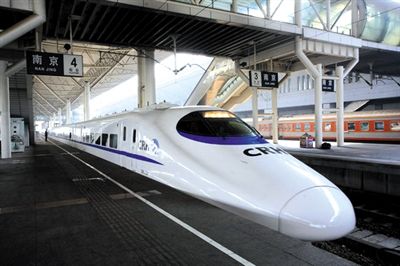 　白皮車(chē) 動(dòng)車(chē)，高鐵基本全白色