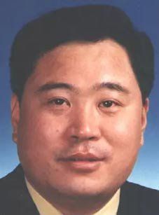 【盤點】“紅色通緝令”嫌犯在國外如何揮霍？