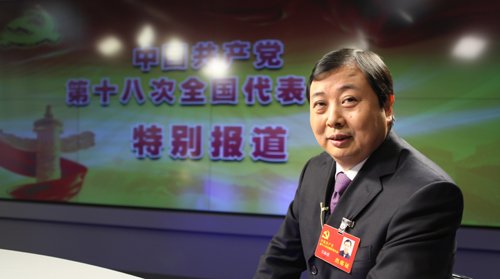 十八大代表，江蘇省江陰市華西村黨委書記、華西集團董事長吳協(xié)恩