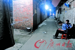 事發(fā)出租屋前拉起了警戒線，警方正在現(xiàn)場調(diào)查。記者陳楓攝