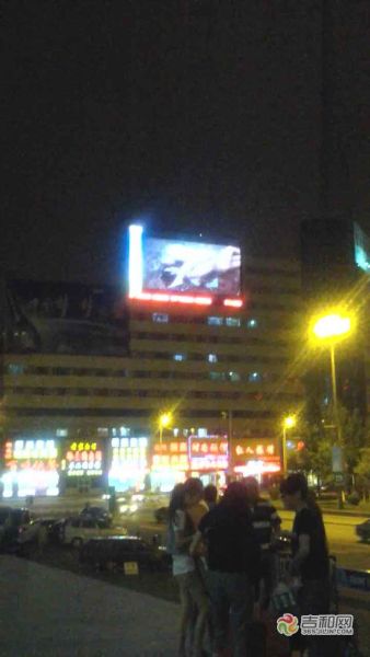 當(dāng)時大屏幕播出的影像 視頻截圖