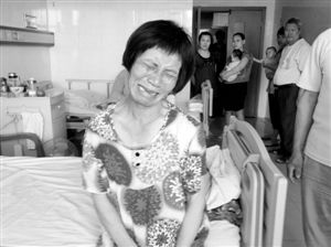 周小姐的母親哭訴：“女兒這一輩子全毀了?！? width=