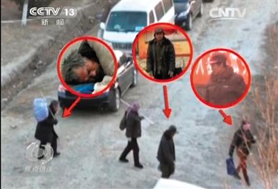 乞討完畢后，各有分工的乞討者們聚在一起，結(jié)伙回到居住地。央視截圖