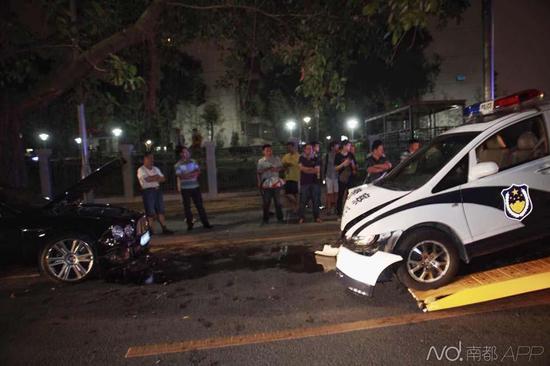 當(dāng)時賓利司機去筆架山爬山，車停在路邊，剛回來便發(fā)現(xiàn)車輛發(fā)生了事故。