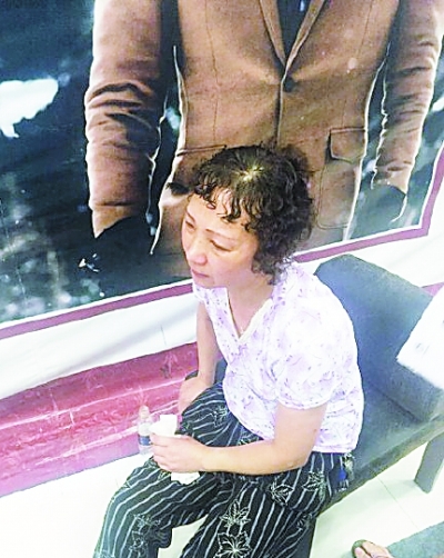 遇難女子家屬很悲傷。