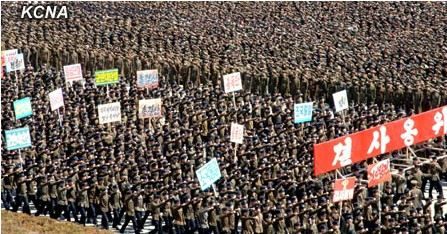 大會結束后，與會群眾舉行示威游行。