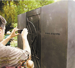 捷克旅行社推“腐敗游”，火了！