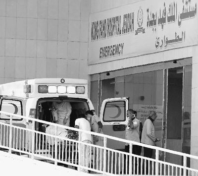 圖為一輛救護車抵達沙特吉達法赫德國王醫(yī)院。