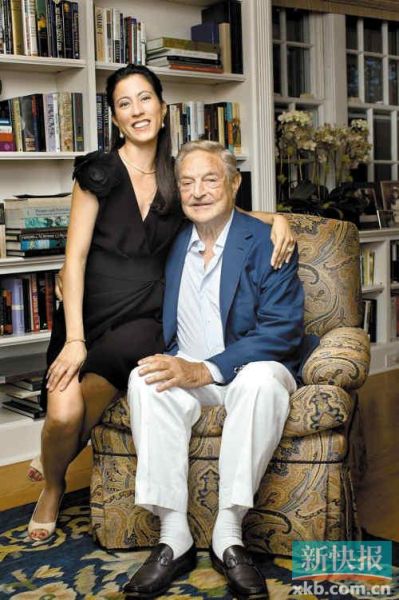 索羅斯及其未婚妻多美子。