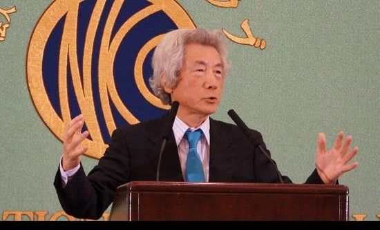 日本前首相小泉純一郎11月12日發(fā)表演說，支持安倍晉三對中國強硬，并鼓動其參拜靖國神社。