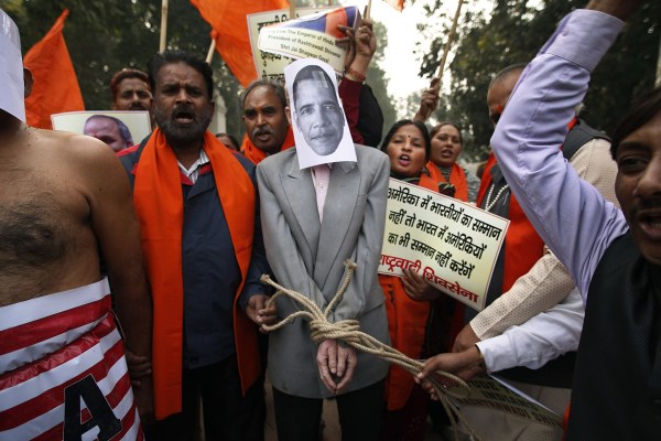 印度新德里民眾憤而示威抗議。