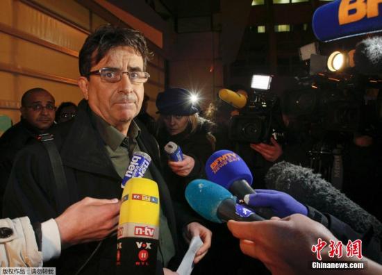 圖為醫(yī)院發(fā)言人接受采訪。