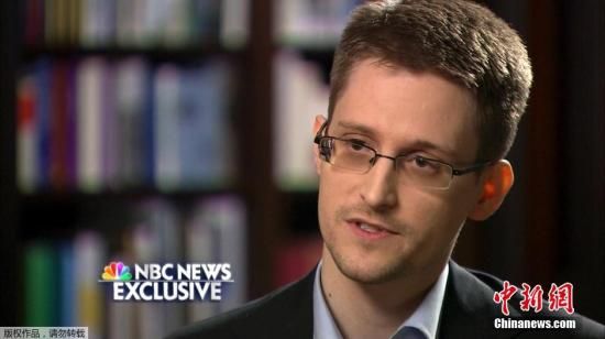 　資料圖：“棱鏡門”曝光者愛德華·斯諾登接受美國全國廣播公司(NBC)的獨家采訪。