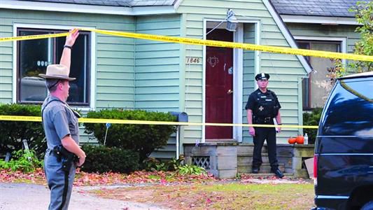 8日，紐約州當地警察封鎖案發(fā)現場。