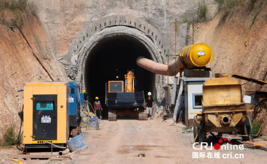 斯里蘭卡南部鐵路項目隧道施工現(xiàn)場。(攝影：孫洋)