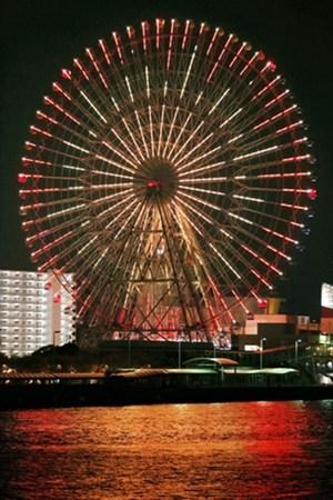 圖為該地晚上的夜景。