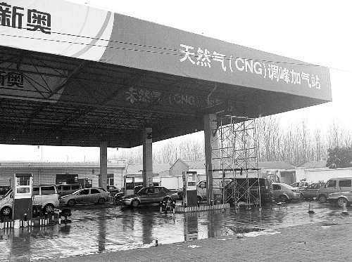 開(kāi)封大量無(wú)證二手氣瓶裝上車 加氣站不檢查安全證明