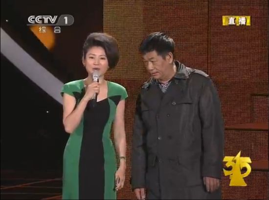 “雞蛋哥”來(lái)到央視315晚會(huì)現(xiàn)場(chǎng)。