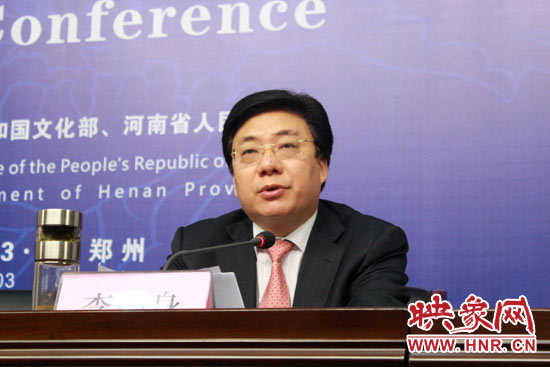 洛陽市市長李柳身發(fā)表熱情洋溢的旅游推介詞。