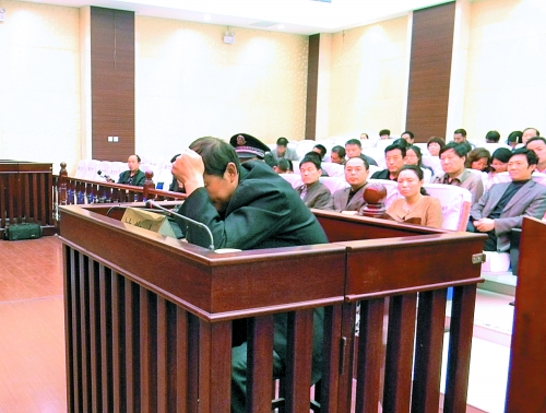 庭審中，楊某一直沒有抬頭。