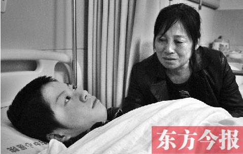 15歲的兒子被毆打成重傷，巨額醫(yī)療費(fèi)成了曲新苗女士難以跨越的坎兒
