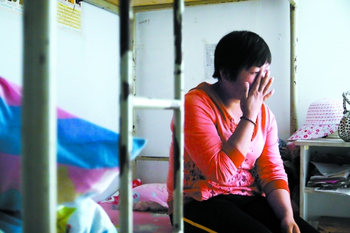 提起兒子的事，她忍不住落淚