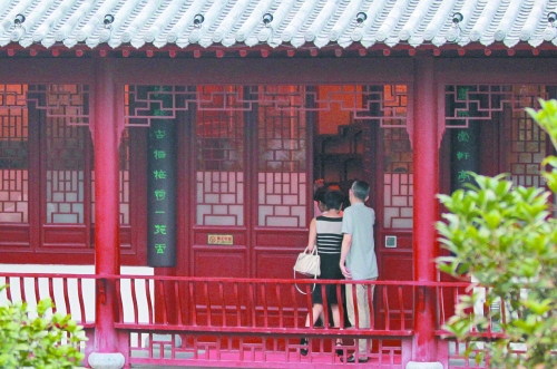 食客進(jìn)門。