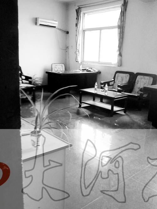 上班時間，這間辦公室內(nèi)卻空無一人。