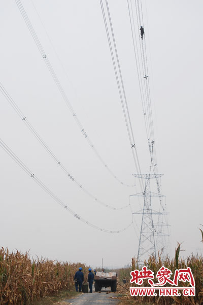 樊建軍自已笑稱(chēng)，他們更像是一群“高空舞者”。