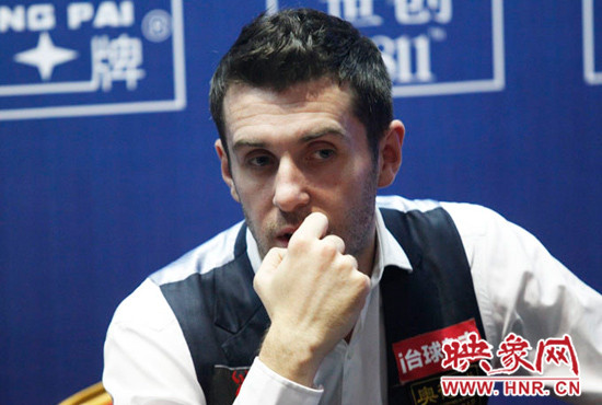 塞爾比在結束采訪時，情緒很低落