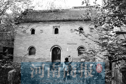 花五松的老宅里，還有祖上留下的牌位