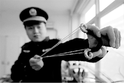 民警認為罪魁禍首應該是鋼珠彈弓