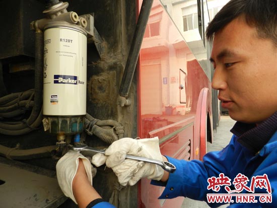 鄭州BRT公交開(kāi)始供暖 可根據(jù)室外溫度調(diào)節(jié)車(chē)廂溫度