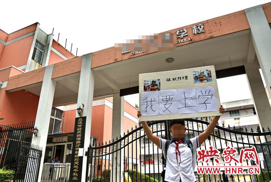 小聶對自己的母校感情很復雜。