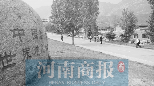 嵩陽(yáng)書院旁建大片仿古建筑 登封市文物局:為了申遺 嵩陽(yáng)書院旁建大片仿古建筑 登封市文物局:為了申遺