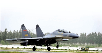 我軍戰(zhàn)機首次在鄭州-民權高速公路成功試飛