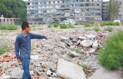 寧寧的父親說：女兒就是在這兒被打的。