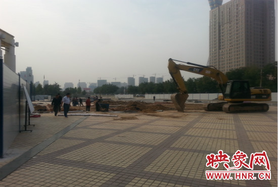 隴海路朝鳳路等三個(gè)站點(diǎn)已經(jīng)實(shí)施圍擋。