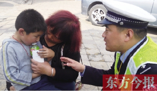 昨日，5歲的男孩獲救后，向民警講述被拐經(jīng)過。